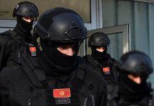 ČLAN KRIMI-GRUPE UHAPŠEN U NIKŠIĆU! Lisice na ruke stavljene i njegovom sinu: Pronađen pištolj, a evo koje delo im se stavlja na teret! clan-krimi-grupe-uhapsen-u-niksicu!-lisice-na-ruke-stavljene-i-njegovom-sinu:-pronaden-pistolj,-a-evo-koje-delo-im-se-stavlja-na-teret!