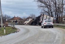Čačak: Šleper sleteo sa magistrale, upao u reku Karaču cacak:-sleper-sleteo-sa-magistrale,-upao-u-reku-karacu