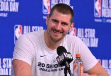 Ma, tako je Ameri – Jokić predstavljen na Ol-staru, a na ekranu Srbija prikazana zajedno sa KiM (FOTO) ma,-tako-je-ameri-–-jokic-predstavljen-na-ol-staru,-a-na-ekranu-srbija-prikazana-zajedno-sa-kim-(foto)